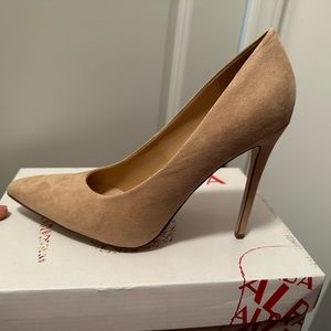 Nude pumps worn once or twice maybe
